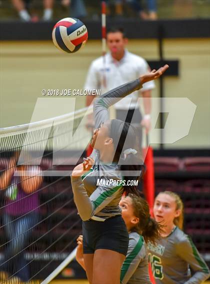 Thumbnail 2 in Reagan [Ronald] vs O'Connor (Class 6A Bidistrict) photogallery.