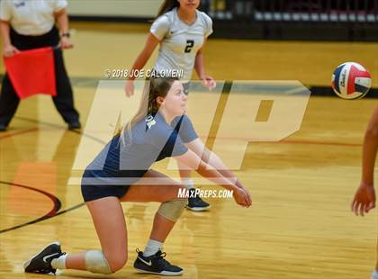 Thumbnail 3 in Reagan [Ronald] vs O'Connor (Class 6A Bidistrict) photogallery.