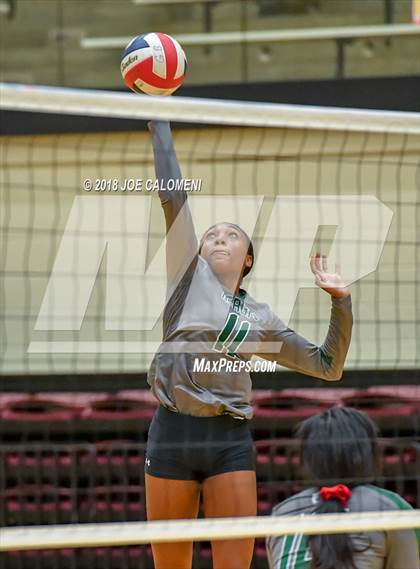 Thumbnail 2 in Reagan [Ronald] vs O'Connor (Class 6A Bidistrict) photogallery.