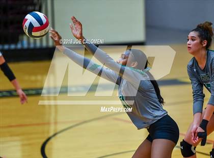 Thumbnail 1 in Reagan [Ronald] vs O'Connor (Class 6A Bidistrict) photogallery.