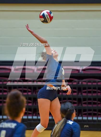 Thumbnail 2 in Reagan [Ronald] vs O'Connor (Class 6A Bidistrict) photogallery.