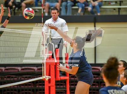 Thumbnail 3 in Reagan [Ronald] vs O'Connor (Class 6A Bidistrict) photogallery.