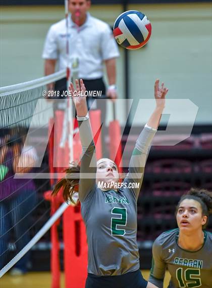 Thumbnail 3 in Reagan [Ronald] vs O'Connor (Class 6A Bidistrict) photogallery.