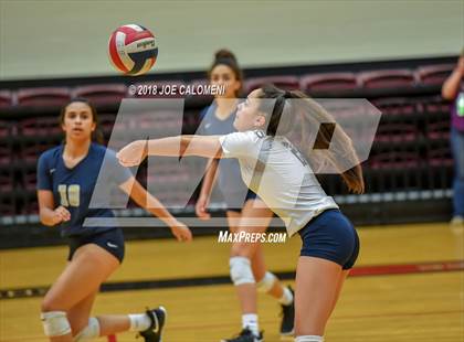 Thumbnail 2 in Reagan [Ronald] vs O'Connor (Class 6A Bidistrict) photogallery.