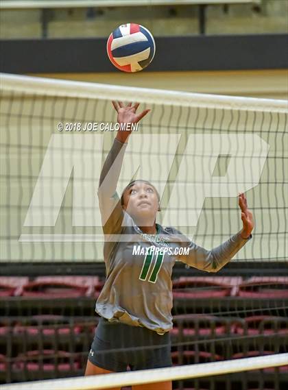 Thumbnail 2 in Reagan [Ronald] vs O'Connor (Class 6A Bidistrict) photogallery.