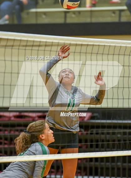 Thumbnail 1 in Reagan [Ronald] vs O'Connor (Class 6A Bidistrict) photogallery.