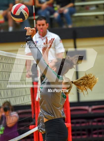 Thumbnail 1 in Reagan [Ronald] vs O'Connor (Class 6A Bidistrict) photogallery.