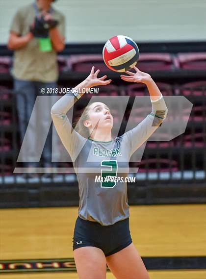 Thumbnail 2 in Reagan [Ronald] vs O'Connor (Class 6A Bidistrict) photogallery.