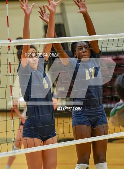 Thumbnail 3 in Reagan [Ronald] vs O'Connor (Class 6A Bidistrict) photogallery.