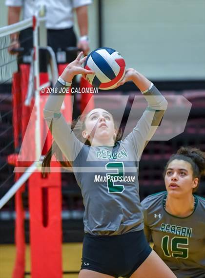 Thumbnail 2 in Reagan [Ronald] vs O'Connor (Class 6A Bidistrict) photogallery.