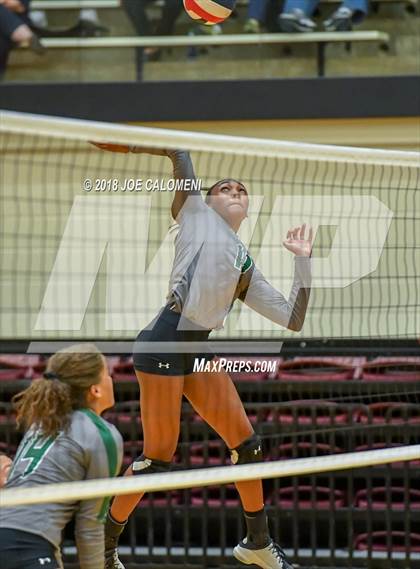 Thumbnail 1 in Reagan [Ronald] vs O'Connor (Class 6A Bidistrict) photogallery.