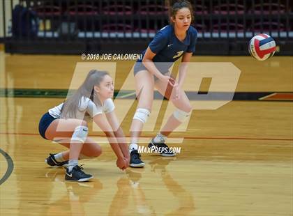 Thumbnail 3 in Reagan [Ronald] vs O'Connor (Class 6A Bidistrict) photogallery.