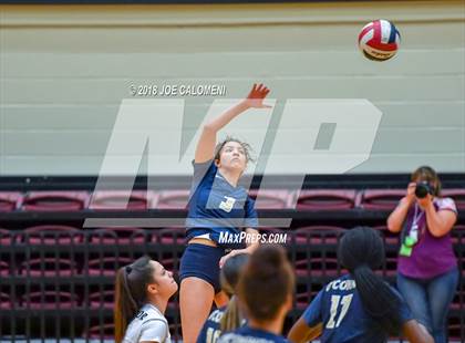 Thumbnail 1 in Reagan [Ronald] vs O'Connor (Class 6A Bidistrict) photogallery.