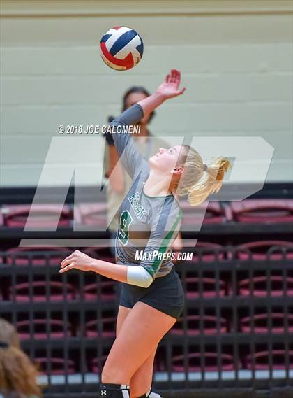 Thumbnail 3 in Reagan [Ronald] vs O'Connor (Class 6A Bidistrict) photogallery.