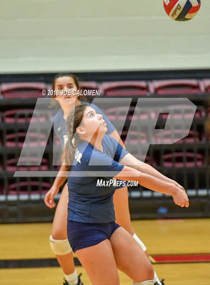 Thumbnail 2 in Reagan [Ronald] vs O'Connor (Class 6A Bidistrict) photogallery.