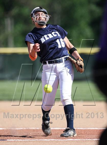 Thumbnail 1 in Our Lady of Mercy vs. Hamburg (NYSPHSAA Class A Western Regional) photogallery.