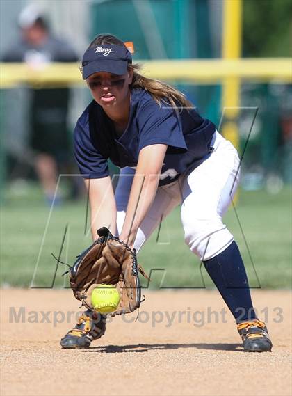Thumbnail 3 in Our Lady of Mercy vs. Hamburg (NYSPHSAA Class A Western Regional) photogallery.