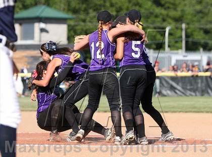 Thumbnail 1 in Our Lady of Mercy vs. Hamburg (NYSPHSAA Class A Western Regional) photogallery.