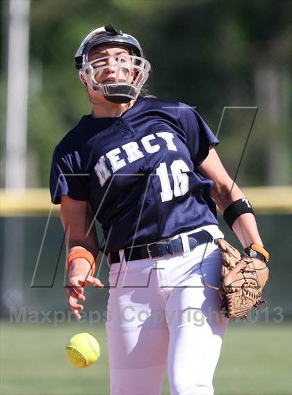 Thumbnail 2 in Our Lady of Mercy vs. Hamburg (NYSPHSAA Class A Western Regional) photogallery.