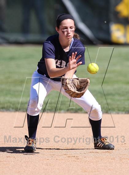 Thumbnail 3 in Our Lady of Mercy vs. Hamburg (NYSPHSAA Class A Western Regional) photogallery.