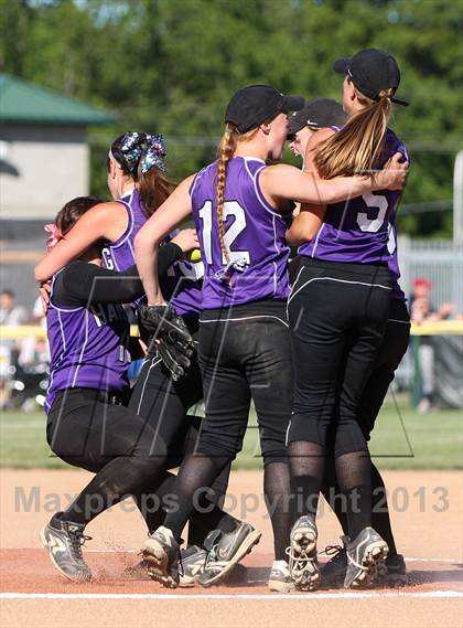 Thumbnail 3 in Our Lady of Mercy vs. Hamburg (NYSPHSAA Class A Western Regional) photogallery.