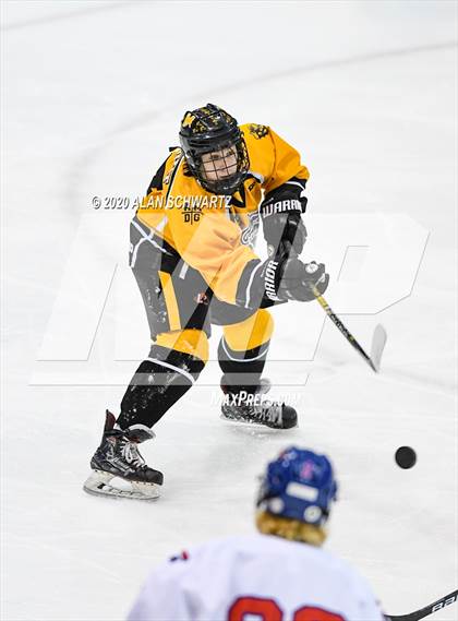 Thumbnail 3 in McQuaid Jesuit @ Fairport (Section 5 Semifinal)  photogallery.