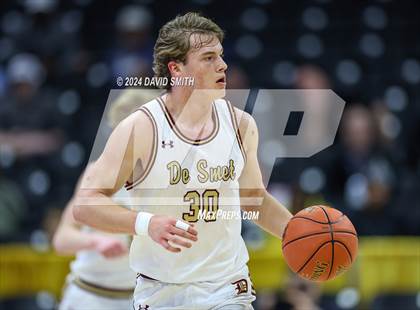 Thumbnail 2 in Jefferson City vs. De Smet Jesuit (MSHSAA Class 5 Championship) photogallery.