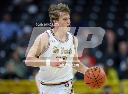 Thumbnail 3 in Jefferson City vs. De Smet Jesuit (MSHSAA Class 5 Championship) photogallery.
