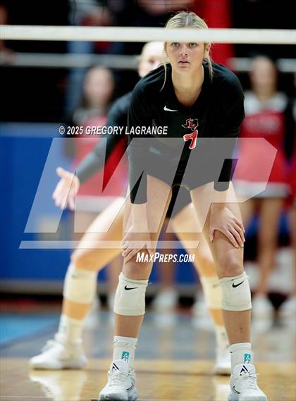 Thumbnail 3 in Liberty vs Lovejoy (UIL 5A Volleyball Regional Final Division 2) photogallery.