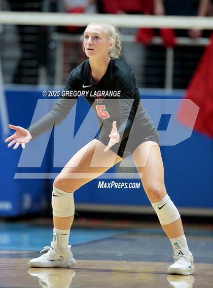 Thumbnail 2 in Liberty vs Lovejoy (UIL 5A Volleyball Regional Final Division 2) photogallery.