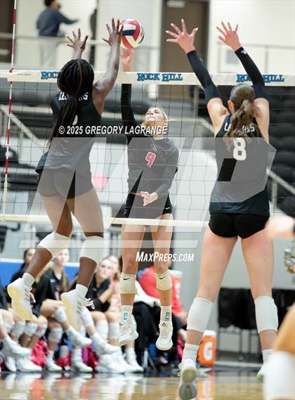 Thumbnail 1 in Liberty vs Lovejoy (UIL 5A Volleyball Regional Final Division 2) photogallery.