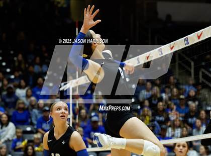 Thumbnail 3 in Jewett Leon vs. Nocona (UIL 2A D1 Volleyball Final) photogallery.
