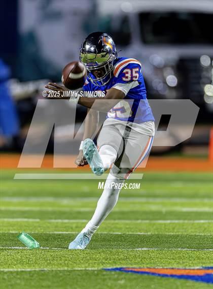 Thumbnail 3 in Plainfield East vs East St. Louis (IHSA 6A First Round) photogallery.