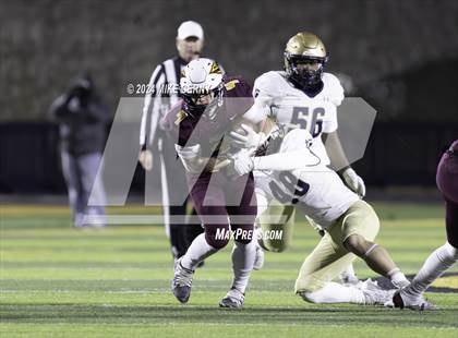 Thumbnail 1 in Hays vs. Saint Thomas Aquinas (KSHSAA 5A Final) photogallery.