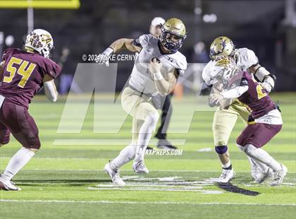 Thumbnail 2 in Hays vs. Saint Thomas Aquinas (KSHSAA 5A Final) photogallery.