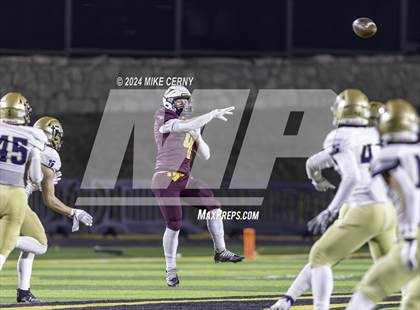 Thumbnail 2 in Hays vs. Saint Thomas Aquinas (KSHSAA 5A Final) photogallery.