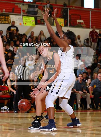 Thumbnail 2 in Cabrillo vs. Warren (CIF SS Division 3AA Finals) photogallery.