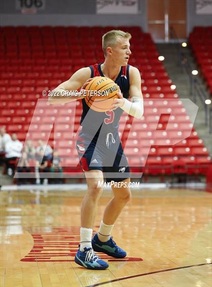 Thumbnail 3 in Sky View vs. Crimson Cliffs (UHSAA 4A Quarterfinal Playoff) photogallery.