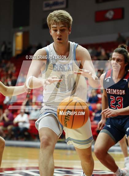 Thumbnail 3 in Sky View vs. Crimson Cliffs (UHSAA 4A Quarterfinal Playoff) photogallery.