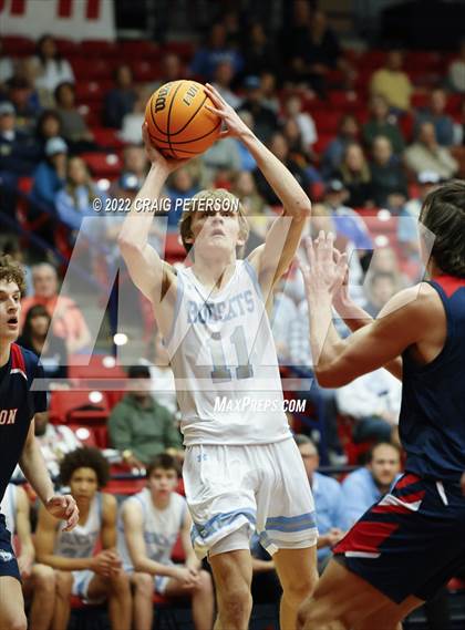 Thumbnail 3 in Sky View vs. Crimson Cliffs (UHSAA 4A Quarterfinal Playoff) photogallery.