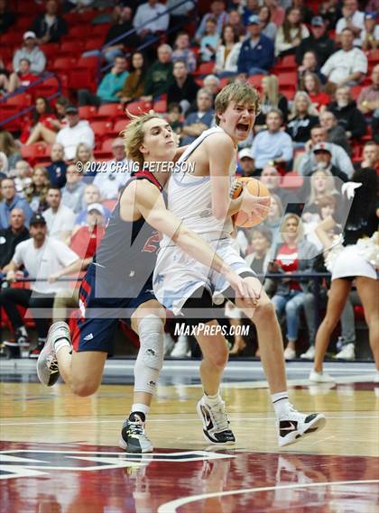 Thumbnail 3 in Sky View vs. Crimson Cliffs (UHSAA 4A Quarterfinal Playoff) photogallery.