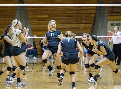 Thumbnail 3 in Shelbyville vs Northview (IHSAA 3A Regional Playoff) photogallery.