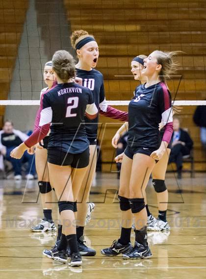 Thumbnail 2 in Shelbyville vs Northview (IHSAA 3A Regional Playoff) photogallery.