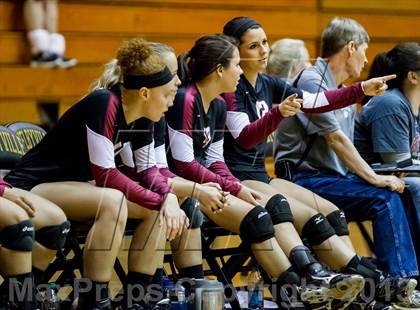 Thumbnail 2 in Shelbyville vs Northview (IHSAA 3A Regional Playoff) photogallery.
