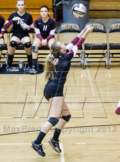 Thumbnail 2 in Shelbyville vs Northview (IHSAA 3A Regional Playoff) photogallery.