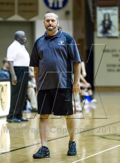 Thumbnail 2 in Shelbyville vs Northview (IHSAA 3A Regional Playoff) photogallery.
