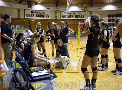 Thumbnail 3 in Shelbyville vs Northview (IHSAA 3A Regional Playoff) photogallery.