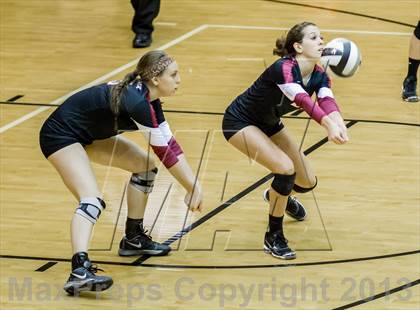 Thumbnail 1 in Shelbyville vs Northview (IHSAA 3A Regional Playoff) photogallery.