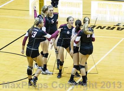 Thumbnail 3 in Shelbyville vs Northview (IHSAA 3A Regional Playoff) photogallery.
