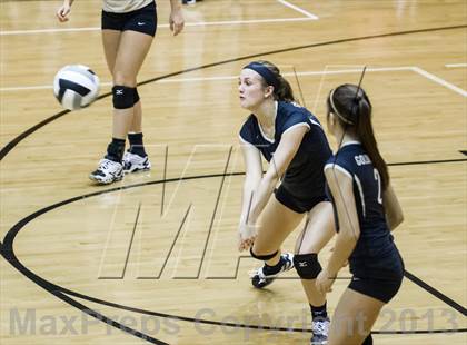 Thumbnail 1 in Shelbyville vs Northview (IHSAA 3A Regional Playoff) photogallery.